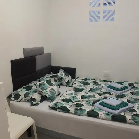 Neptuno Playa San Antonio شقة